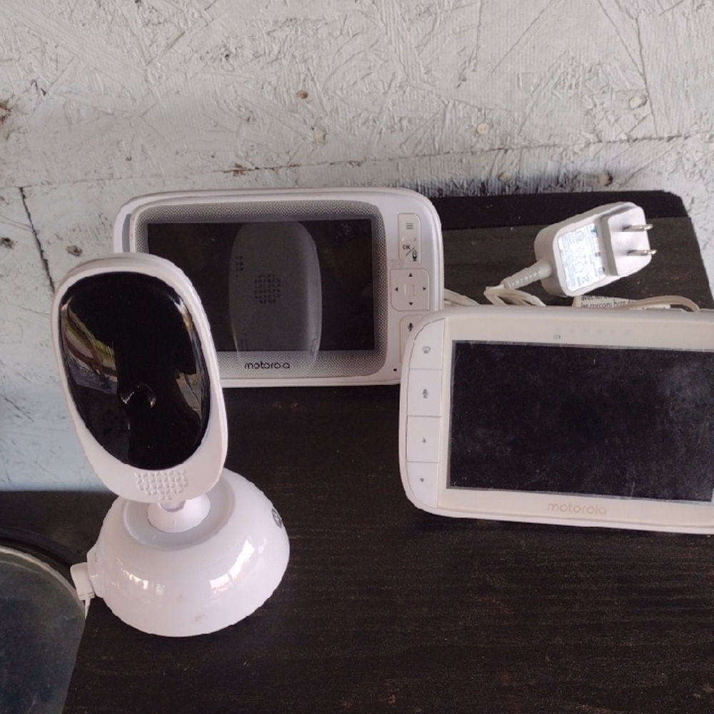 Motorola VM Baby Monitor Set in White